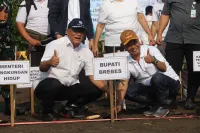 1.068 Ha Kawasan Pesisir Brebes Diterjang Abrasi, Menteri LH Aksi Tanam Mangrove
