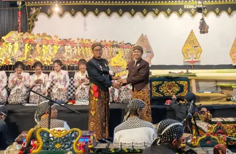 Grebeg Sura Trah Raden Warjan Digelar di Paguyangan Brebes, Hadirkan Terbang Jawa hingga Wayang Kulit