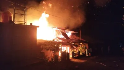 Angin Kencang Percepat Amukan Api, Dua Rumah di Plantungan Kendal Ludes Terbakar