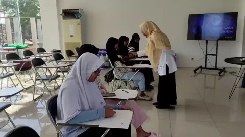 Lawan Dominasi Gawai, Mak Sulis Kenalkan Sastra kepada Anak di Kendal Lewat Kelas Puisi