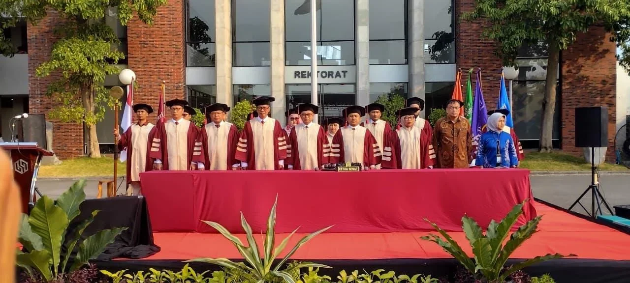 Universitas Harkat Negeri Tegal, menggelar Sidang Terbuka Senat Dies Natalis ke-1 di Sport Center kampus setempat, Kamis 30 Juli 2026. Foto : istimewa