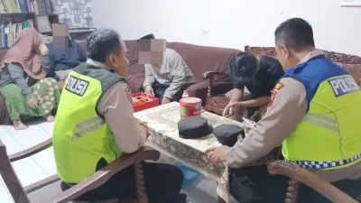 Respons Cepat Polisi Selamatkan Pria Diduga Hendak Bunuh Diri di Kedungwuni Pekalongan, Langsung Dibawa ke Rumah Sakit