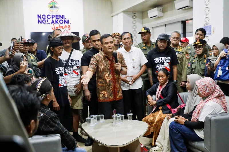 Tampung Aspirasi Jateng Guyub, Gubernur Jateng Bantu 56 Truk untuk Petani Tebu