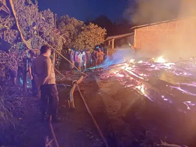 Diduga Akibat Korsleting Listrik, Empat Rumah di Weleri Kendal Terbakar, Kerugian Capai Rp300 Juta