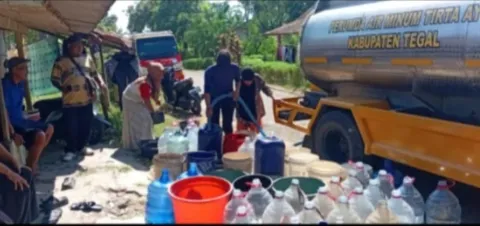 Krisis Air Bersih, Perumda Tirta Ayu Tegal Gencar Dropping Air ke Desa Kekeringan