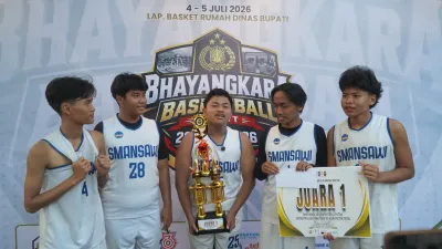 Tim Basket SMA 1 Slawi Dominasi Turnamen Basket Hari Bhayangkara Ke-80 Polres Tegal