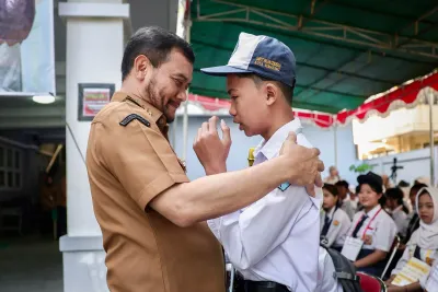 Anak Tukang Ojek hingga Buruh Tani Kini Bisa Sekolah Gratis, Ahmad Luthfi: Ora Usah Minder!