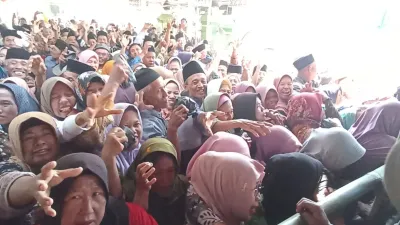 10 Ribu Nasi Anggi Jadi Rebutan di Haul Pangeran Abinawa Kendal