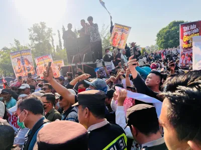 Dukung Program MBG, Ribuan Massa Datangi Kantor Bupati Tegal