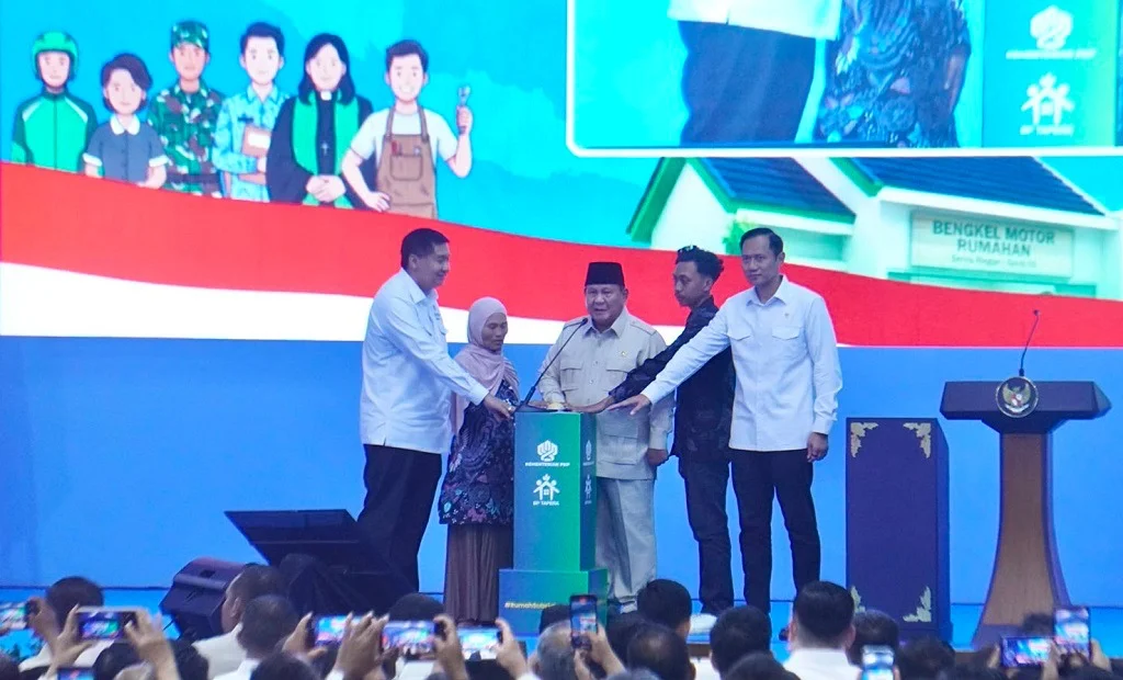 Presiden RI Prabowo Subianto, meresmikan pelaksanaan akad massal 62.710 Kredit Pemilikan Rumah (KPR) Bersubsidi dan Kredit Usaha Rakyat (KUR) Perumahan senilai Rp880 miliar di Perumahan Puri Delta City Side, Kabupaten Batang.