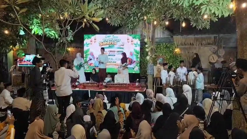 Santri Laju Madrasah Budaya Pungkuran Kendal Patahkan Stigma, Mahir Bermusik hingga Berbahasa Inggris