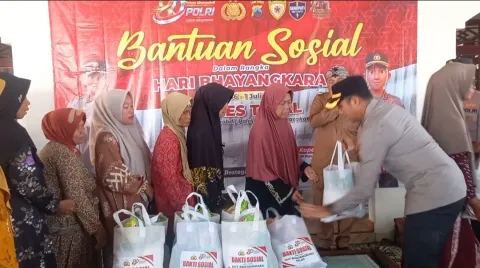 Polres Tegal Salurkan 800 Paket Sembako dan Air Bersih