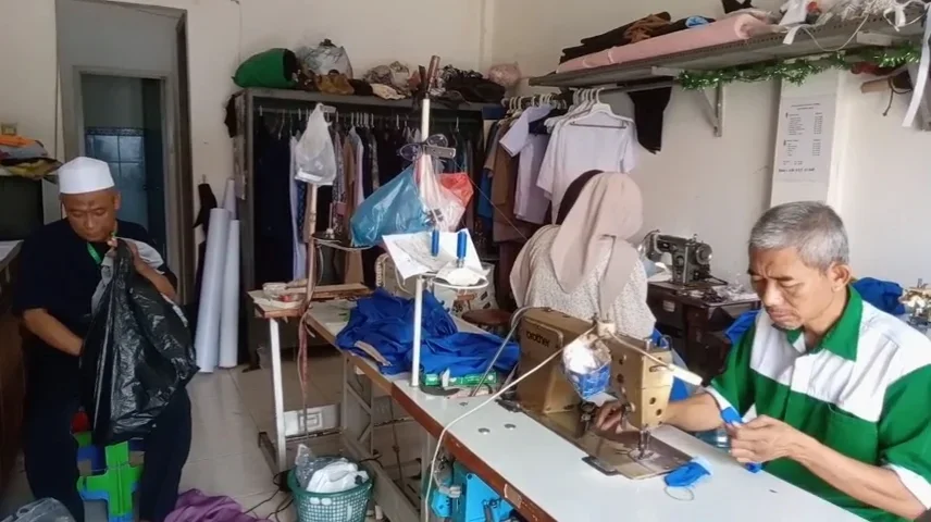 Penjahit Kendal Mengeluh Kehilangan Pelanggan, Kenaikan Bahan Baku Jadi Penyebab