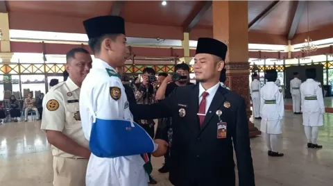 Bupati Tegal Kukuhkan 37 Calon Anggota Paskibraka Kabupaten Tegal, Apa Saja Pesannya?