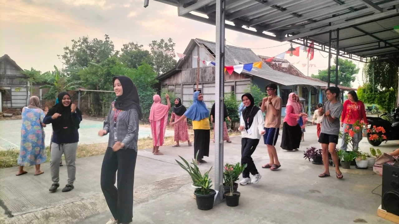 Mahasiswa KKN UNDIP Jemput Bola Layani Kesehatan Warga Dawungsari Kendal Lewat Program Jumat Sehat