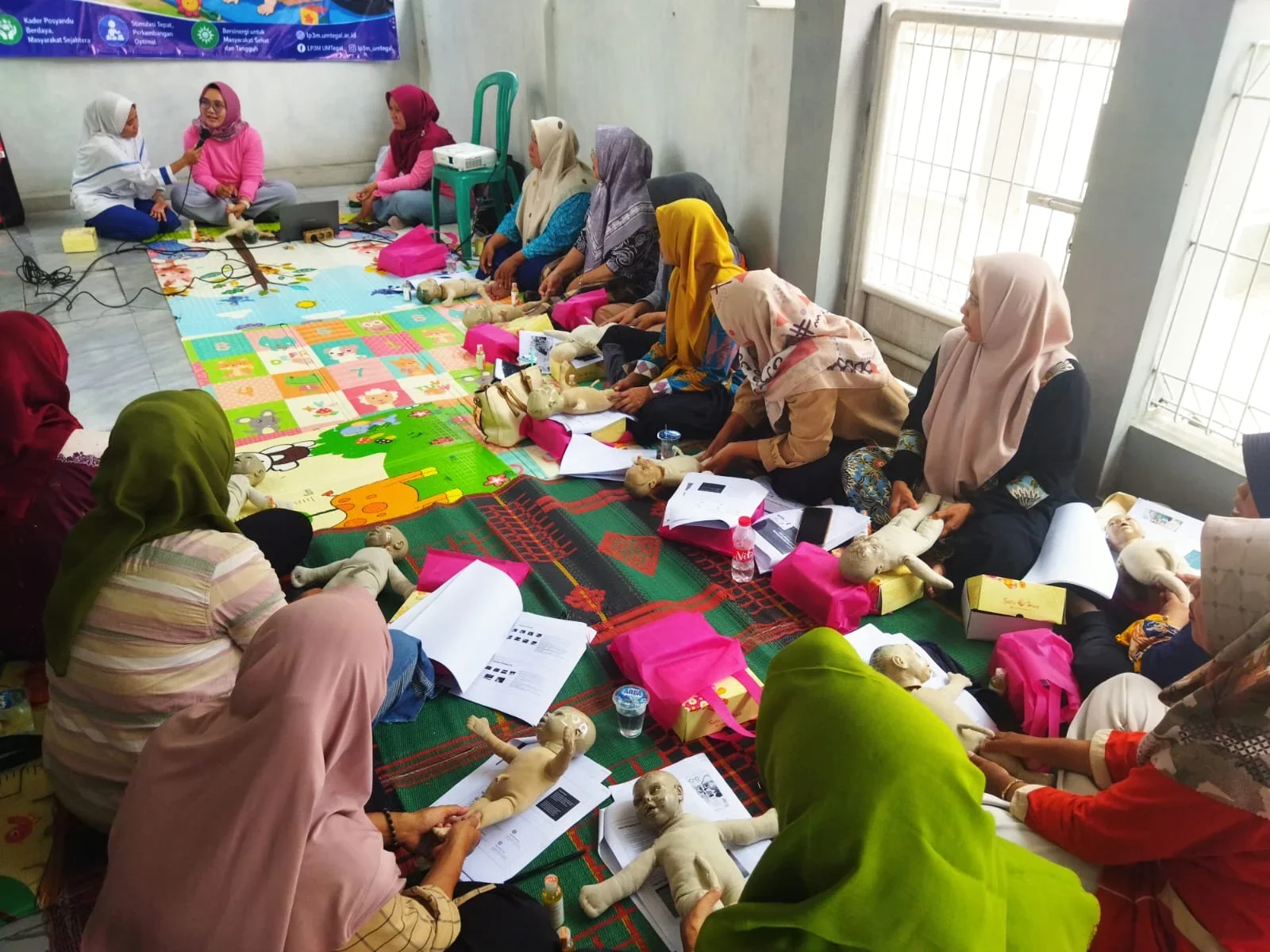 12 Posyandu di Margadana Tegal Dapat Pelatihan Pijat Bayi untuk Stimulasi Tumbuh Kembang