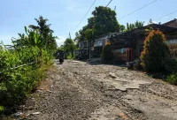 Jalan Perbatasan Brebes-Cilacap Rusak, Warga Minta Segera Diperbaiki