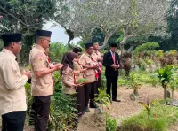 Peringati Hari Pramuka ke-65, Kwarcab Tegal Ziarah ke Makam Pejuang Pramuka