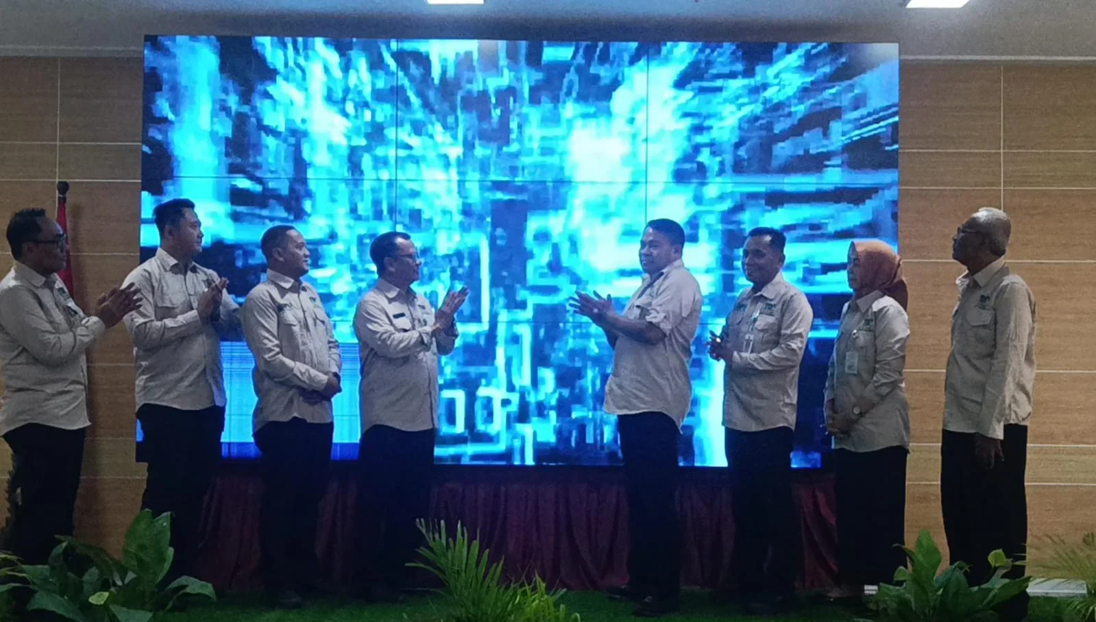 Wakil Bupati Brebes Wurja, didampingi Sekda Brebes Tahroni serta jajaran kepala OPD meluncurkan program SIP JAMAN.