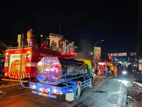 Ribuan Liter Air Disuplai Untuk Padamkan Kebakaran Pasar Belik Pemalang