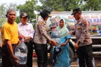 10 Ribu Liter Air untuk Warga Sirowo, Wujud Kepedulian Polres Kendal