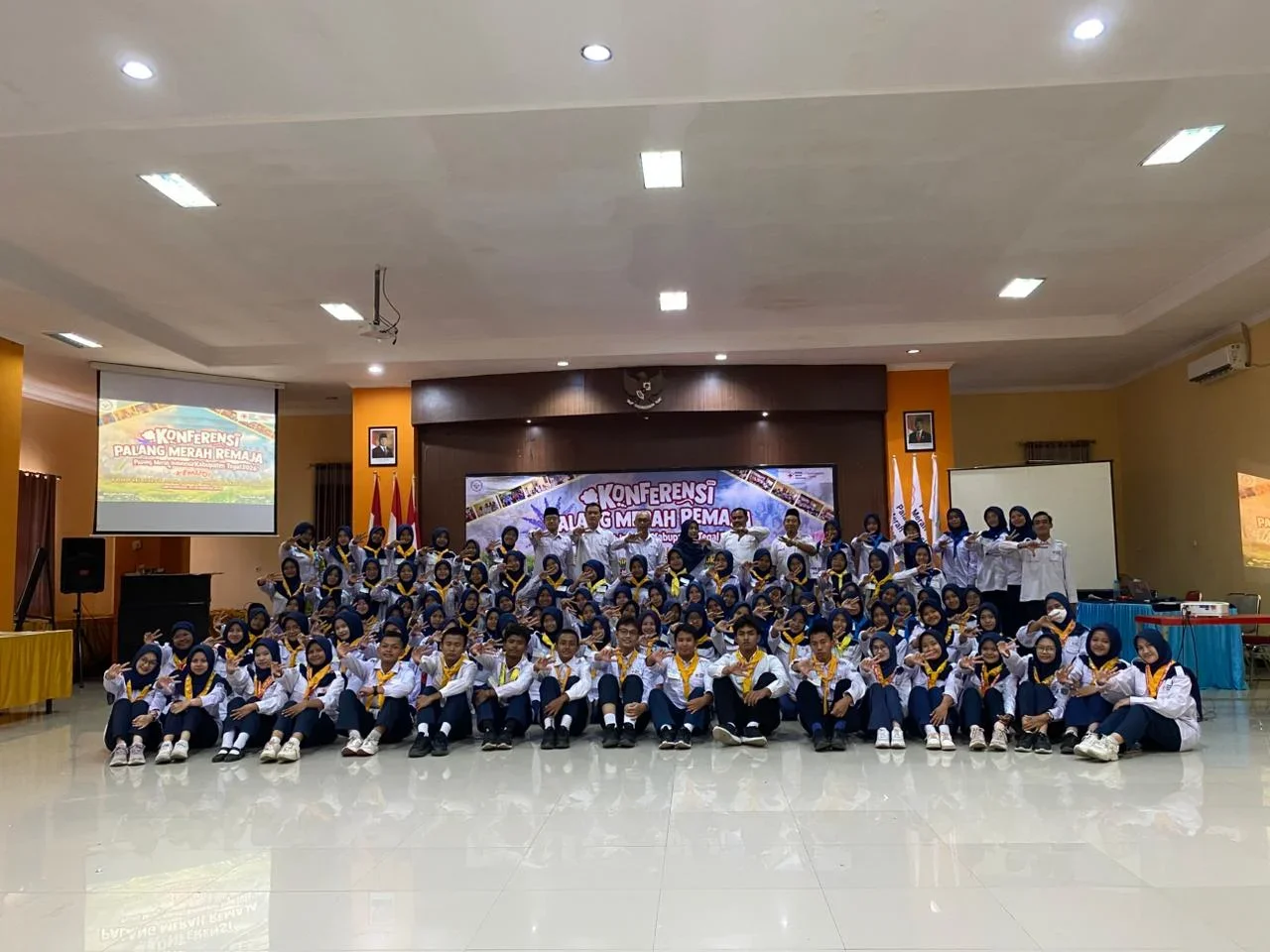 Sekretaris Palang Merah Indonesia (PMI) Kabupaten Tegal Muji Basuki membuka Konferensi Palang Merah Remaja (PMR) di Aula PMI Kabupaten Tegal, Sabtu, 29 Agustus 2026.
