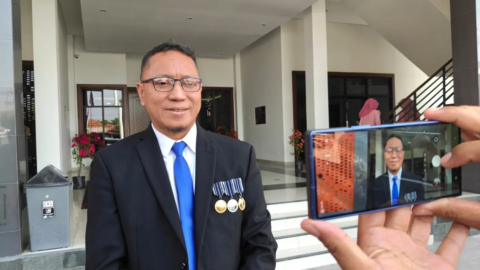 Kepala Dinperwaskim Kabupaten Brebes, La Ode Vindar Aris Nugroho saat memberi keterangan resmi kepada wartawan usai sidang paripurna DPRD Brebes.