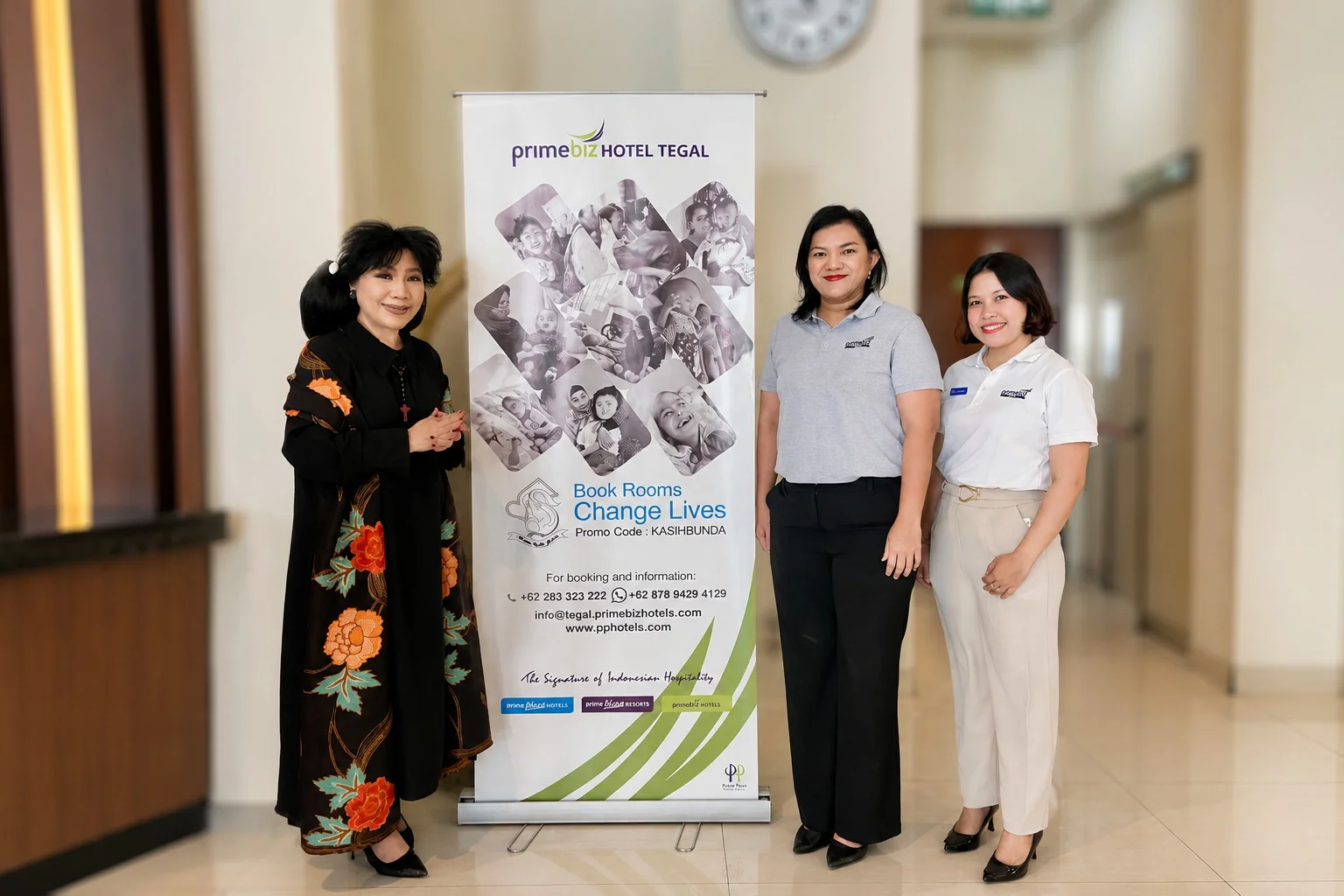 Desainer Nasional Anne Avantie, mendukung kegiatan sosial Yayasan Wisma Kasih Bunda di PrimeBiz Hotel Tegal, Senin 10 Agustus 2026.