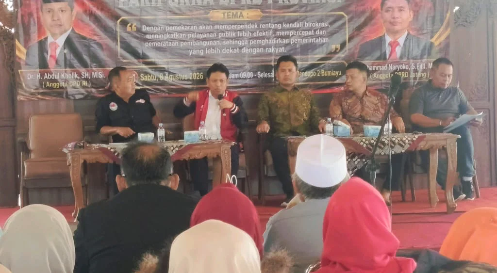 Anggota DPD RI Abdul Kholik menyampaikan pandangannya saat FGD Konsolidasi Pemekaran Brebes Selatan di Pendapa ek Kawedanan Bumiayu.