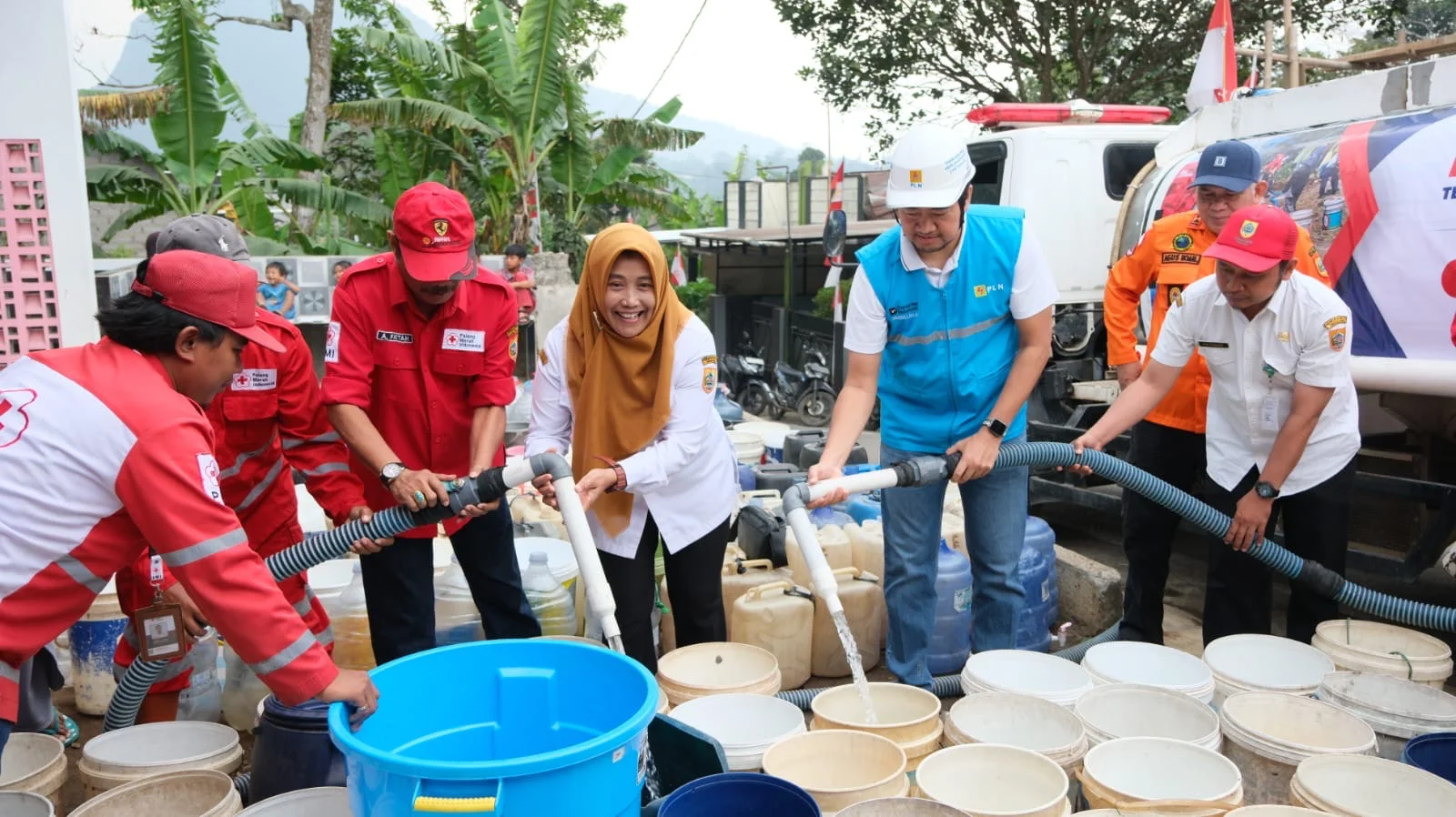 Bantu Atasi Krisis Air, PLN Salurkan 200 Tangki ke 30 Desa di Pemalang