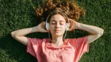 Cuma Dengar Satu Lagu, Kok Tiba-Tiba Ingat Dia? Ternyata Ada Alasannya