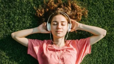 Cuma Dengar Satu Lagu, Kok Tiba-Tiba Ingat Dia? Ternyata Ada Alasannya