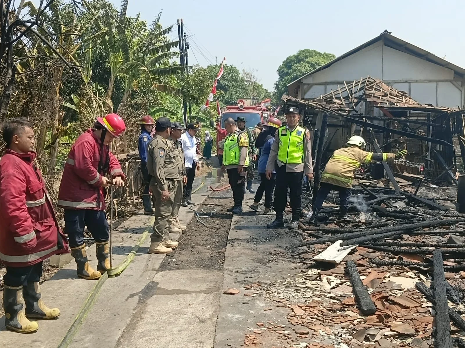 Warga Berjibaku Padamkan Api, Dua Rumah di Nolokerto Kaliwungu Kendal Terdampak Kebakaran