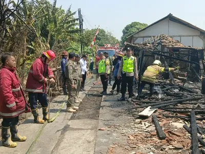 Warga Berjibaku Padamkan Api, Dua Rumah di Nolokerto Kaliwungu Kendal Terdampak Kebakaran