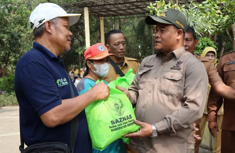 200 Tenaga Kebersihan di Brebes Terima CKG dan Paket Sembako