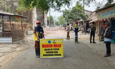 Alat Berat Tak Cukup Kuat, Evakuasi Reruntuhan Gedung Hogwan Bumiayu Dihentikan