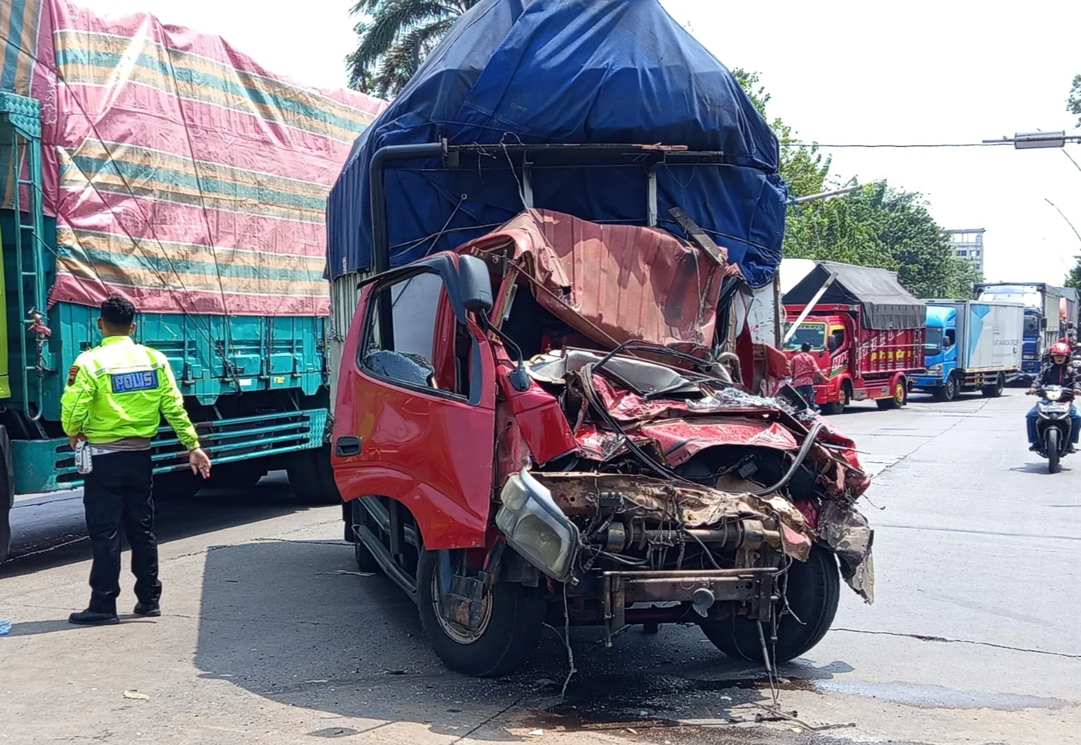Ditemukan Puluhan Botol Miras dalam Kecelakaan Truk vs Tronton di Tegal, Ini Penjelasan Kasatlantas Polres Tegal Kota