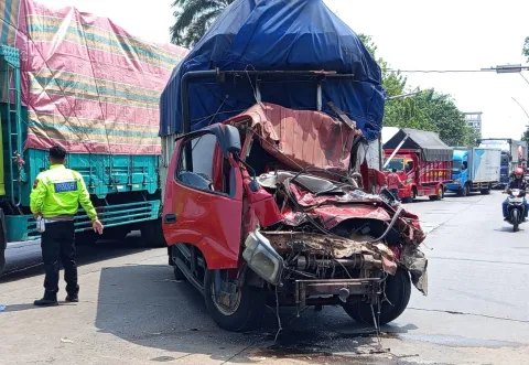 Ditemukan Puluhan Botol Miras dalam Kecelakaan Truk vs Tronton di Tegal, Ini Penjelasan Kasatlantas Polres Tegal Kota