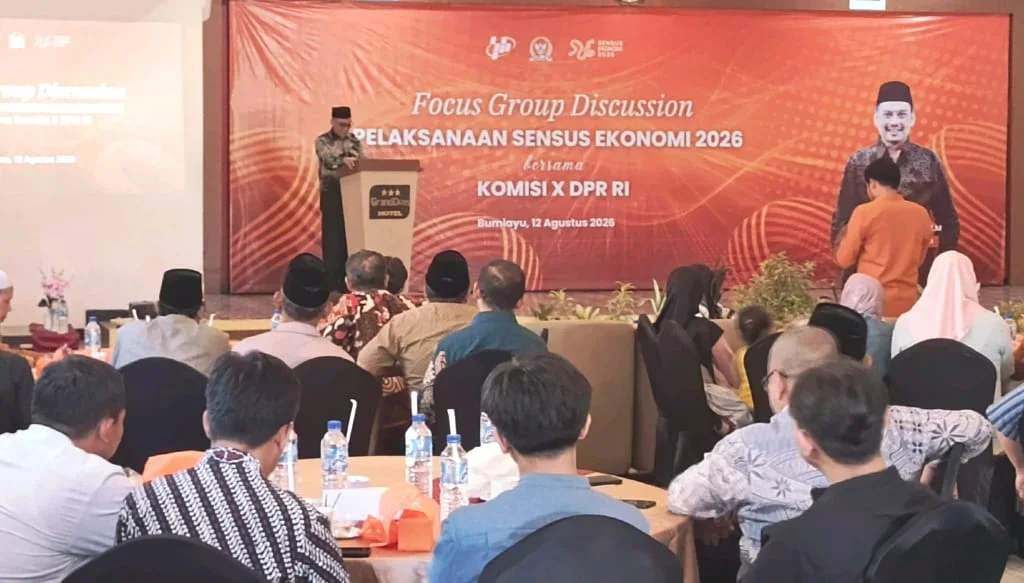 Anggota Komisi X DPR RI Abdul Fikri Faqih saat menyampaikan paparan sebagai keynote speaker dalam Focus Group Discussion (FGD) Pelaksanaan Sensus Ekonomi 2026 (SE2026) di Hotel Grand Dian Bumiayu, Kabupaten Brebes.