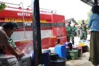 Sumur Mengering, Warga Pilangsari Kendal Andalkan Bantuan Air Bersih dari TNI