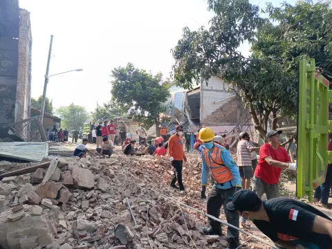 Nara dan Arfa Masih Tidur Saat Gedung Hogwan Bumiayu Runtuh