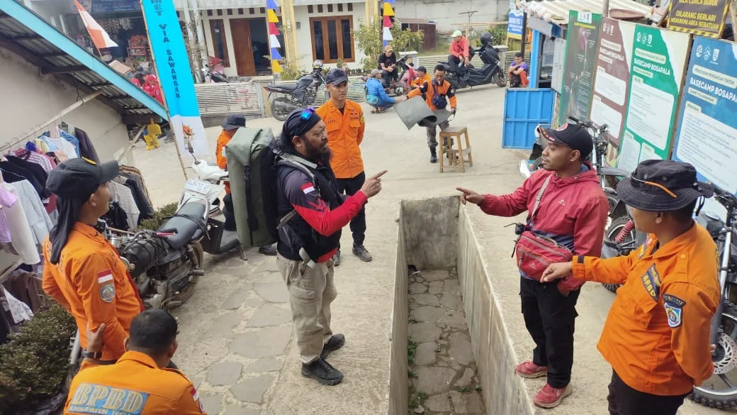 Kabar Pendaki Gunung Slamet Terjatuh ke Kawah, Tim Gabungan Menuju Kawah