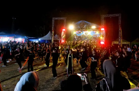 Tari Kamir Tampil Memukau di Festival Kamir Mulyoharjo Pemalang