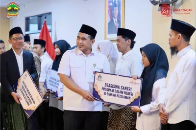 Hari Jadi Ke-81 Jateng: Pesantren Makin Berdaya, Santri dan Pengasuh Terakses Beasiswa