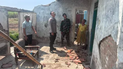 Angin Puting Beliung Rusak Bagian Belakang Rumah Warga di Kajen Pekalongan