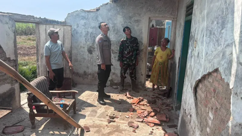 Angin Puting Beliung Rusak Bagian Belakang Rumah Warga di Kajen Pekalongan