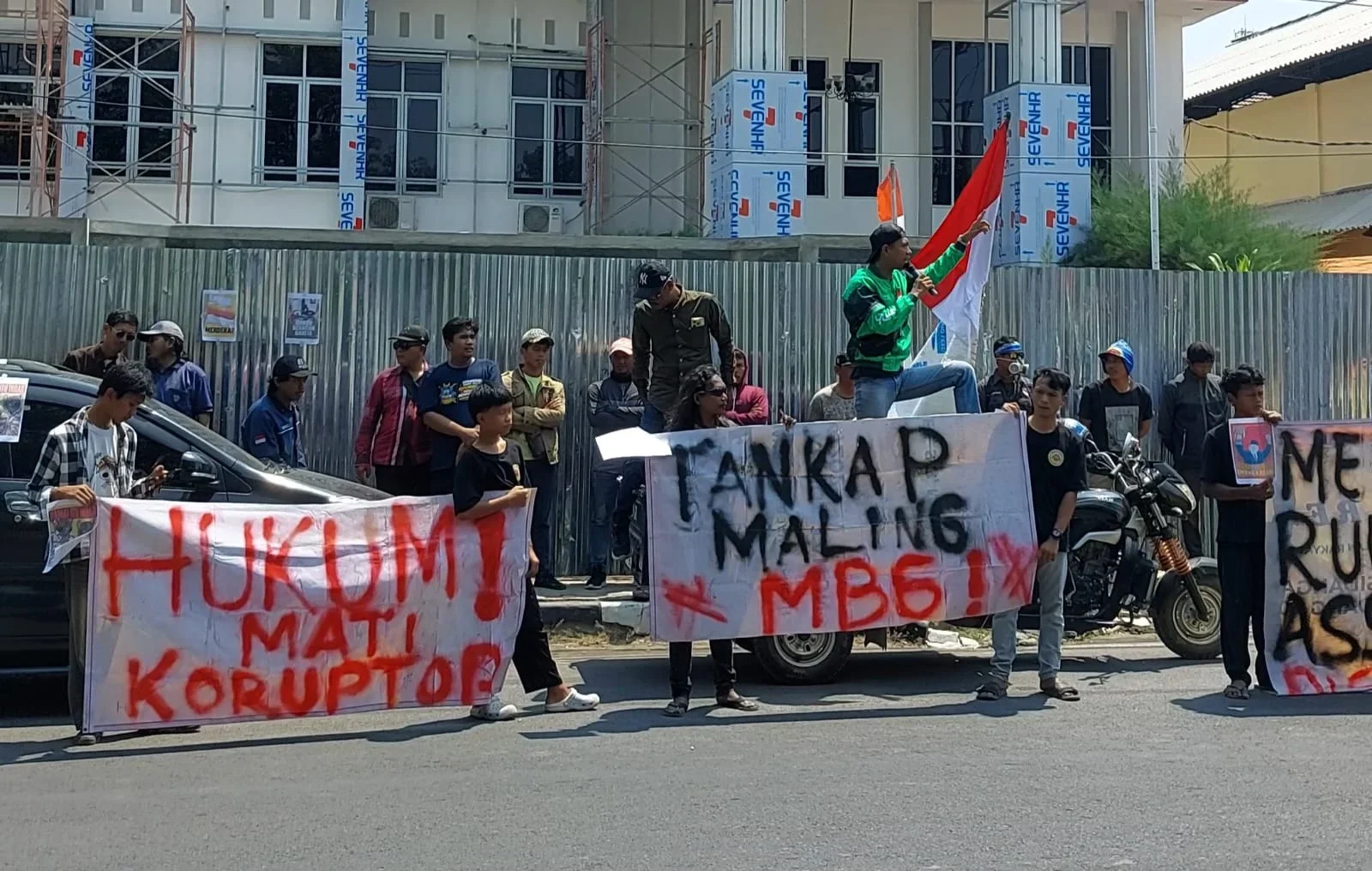 Demo Londo Ireng di Pemalang, Desak Kejaksaan Audit Dapur MBG dan Gerai KDMP