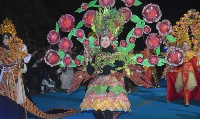 Meriah, Batang Night Carnival Peringatan HUT ke 81 RI Sajikan Alur Kebudayaan Daerah Lokal