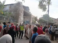 Gedung Hogwan Bumiayu Runtuh, Tiga Rumah Tertimpa, Dua Anak Meninggal