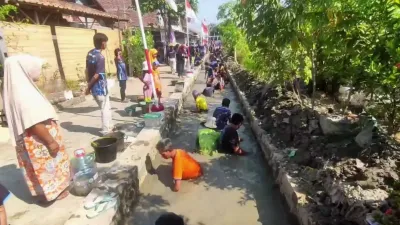 Lomba Gogoh Lele Jadi Pengingat Pentingnya Merawat Sungai Irigasi di Karangayu Kendal
